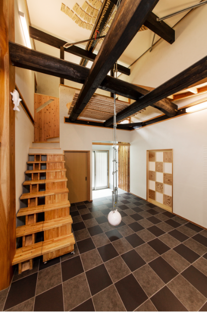 吹き抜けと箱階段